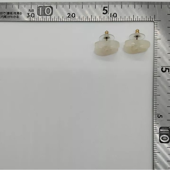 Chanel RARE Crystal Translucent CC earrings Size: 1.4 x 1.8 cm For pierced ears - Picture 6 of 6